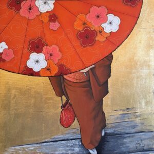 Peinture d'une femme japonaise en kimono marron sous une ombrelle rouge à motif de fleurs de cerisier sur un fond or réalisée par Nadine Lefeuve